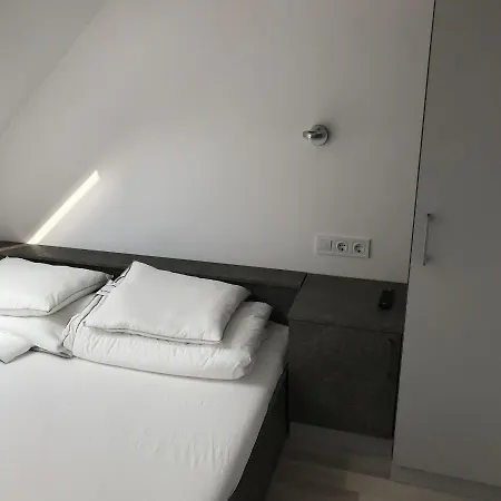 Oliver بيت ضيافة *