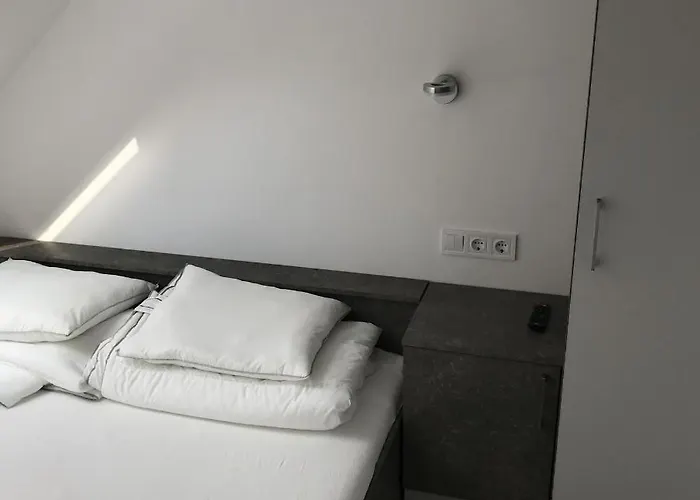 Oliver بيت ضيافة *